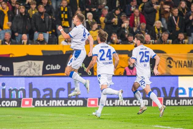 04 10 2025, xomx, Fußball 2 Bundesliga, Dynamo Dresden Karlsruher SC v l jubelt, Torjubel, Tor, Goal, Jubel, Freude, freuen zum 1 1 Nicolai Rapp Karlsruher SC DFL DFB REGULATIONS PROHIBIT ANY USE OF PHOTOGRAPHS as IMAGE SEQUENCES and or QUASI VIDEO Dresden