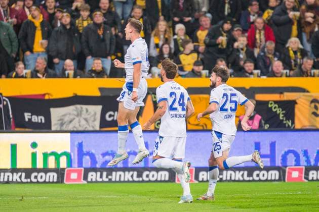 04 10 2025, xomx, Fußball 2 Bundesliga, Dynamo Dresden Karlsruher SC v l jubelt, Torjubel, Tor, Goal, Jubel, Freude, freuen zum 1 1 Nicolai Rapp Karlsruher SC DFL DFB REGULATIONS PROHIBIT ANY USE OF PHOTOGRAPHS as IMAGE SEQUENCES and or QUASI VIDEO Dresden