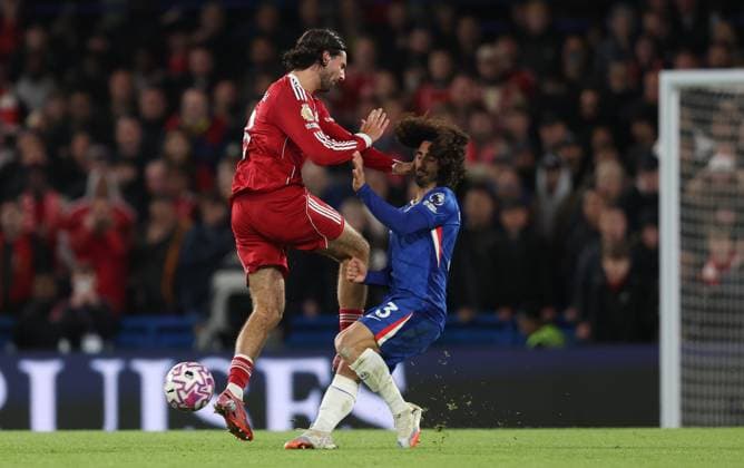 London, England, 4th October 2025. Marc Cucurella of Chelsea is fouled by Dominik Szoboszlai of Liverpool who receives a yellow card during the Chelsea vs Liverpool Premier League match at Stamford Bridge, London. Picture credit should read: Paul Terry Sportimage EDITORIAL USE ONLY. No use with unauthorised audio, video, data, fixture lists, club league logos or live services. Online in-match use limited to 120 images, no video emulation. No use in betting, games or single club league player publications. SPI_056_PT_Chelsea_Liverpool SPI-4196-0056