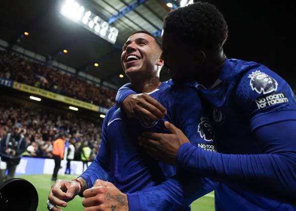 London, England, 4th October 2025. Enzo Fernandez (L) of Chelsea celebrates after Estevao (not pictured) of Chelsea scores to make it 2-1 during the Chelsea vs Liverpool Premier League match at Stamford Bridge, London. Picture credit should read: Paul Terry Sportimage EDITORIAL USE ONLY. No use with unauthorised audio, video, data, fixture lists, club league logos or live services. Online in-match use limited to 120 images, no video emulation. No use in betting, games or single club league player publications. SPI_057_PT_Chelsea_Liverpool SPI-4196-0057
