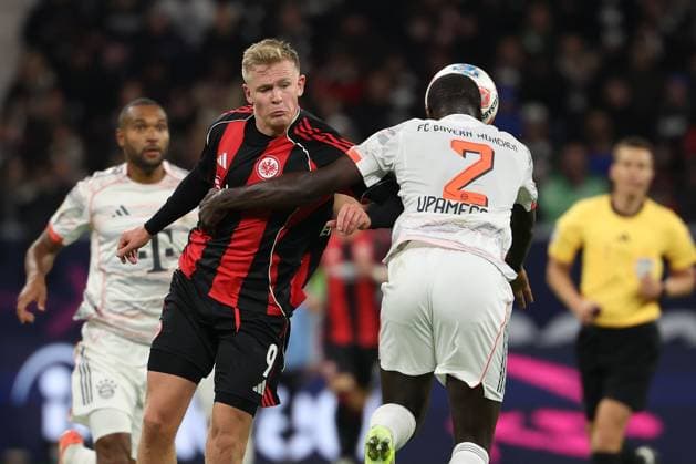 2025 10 04 xJAx Soccer 1 Bundesliga Eintracht Frankfurt FC Bayern Munich v l , Jonathan Burkardt Eintracht Frankfurt , Dayot Upamecano FC Bayern Munich , header, header duel DFL DFB REGULATIONS PROHIBIT ANY USE OF PHOTOGRAPHS as IMAGE SEQUENCES and or QUASI VIDEO Copyright: JoaquimxFerreira