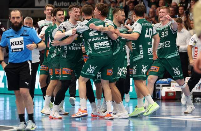 BAU 04 10 2025 Göppingen Handball Frisch Auf Göppingen vs TSV Hannover Burgdorf, Göppingen celebrates victory