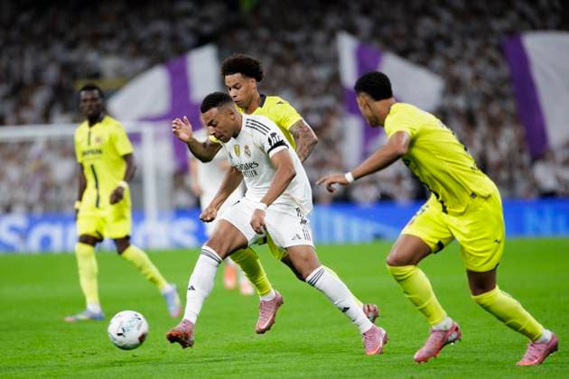 LA LIGA EA Sports - Real Madrid vs Villarreal MADRID, SPAIN - October 4: Kylian Mbappe of Real Madrid in action during the La Liga 2025 26 match between Real Madrid and Villarreal at Santiago Bernabeu Stadium. (Photo by Guille Martinez f22photo) Madrid Santiago Bernabeu Stadium Spain Copyright: xGuillermoxMartinezx