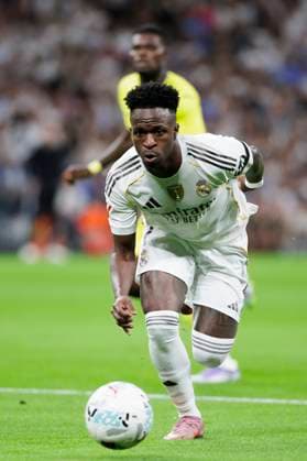 LA LIGA EA Sports - Real Madrid vs Villarreal MADRID, SPAIN - October 4: Vinicius Jr of Real Madrid in action during the La Liga 2025 26 match between Real Madrid and Villarreal at Santiago Bernabeu Stadium. (Photo by Guille Martinez f22photo) Madrid Santiago Bernabeu Stadium Spain Copyright: xGuillermoxMartinezx