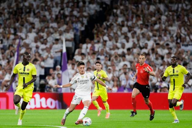 LA LIGA EA Sports - Real Madrid vs Villarreal MADRID, SPAIN - October 4:Arda Guler of Real Madrid in action during the La Liga 2025 26 match between Real Madrid and Villarreal at Santiago Bernabeu Stadium. (Photo by Guille Martinez f22photo) Madrid Santiago Bernabeu Stadium Spain Copyright: xGuillermoxMartinezx