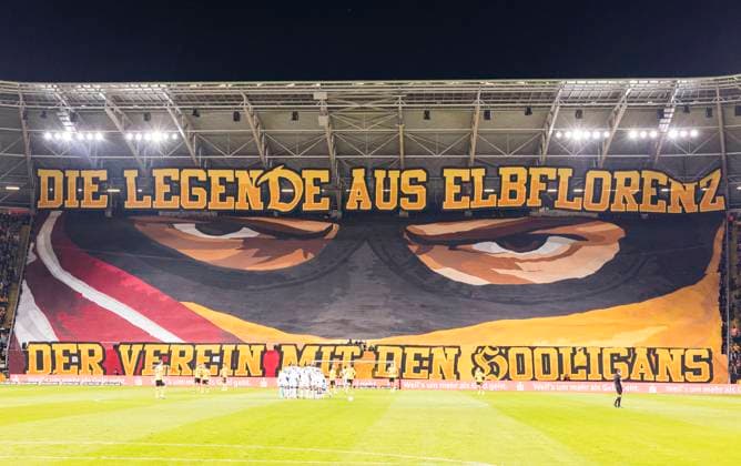 04 10 2025, xomx, Soccer 2 Bundesliga, Dynamo Dresden Karlsruher SC v l SGD Fans Ultras Hooligans in K Block with a Choreo Die Besten Fans Elbflorenz DFL DFB REGULATIONS PROHIBIT ANY USE OF PHOTOGRAPHS as IMAGE SEQUENCES and or QUASI VIDEO Dresden