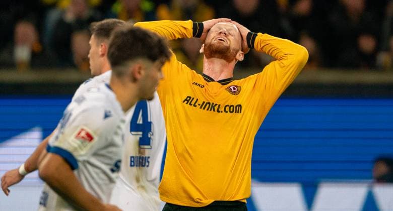 4 10 2025, Football, GER, Men, 2 Bundesliga, DFL, Matchday 8, SG Dynamo Dresden Karlsruher SC, Nils Fröling SG Dynamo Dresden is disappointed Dresden Rudolf Harbig Stadium Saxony Germany