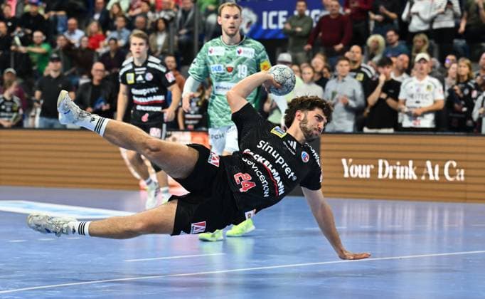 04 10 2025 Handball 1 Bundesliga DAIKIN HBL Season 2025 2026 07 Matchday HC Erlangen Metropolregion Nürnberg HCE Füchse Berlin xwoxzix Hans Lukas Willax 24, HC Erlangen HCE