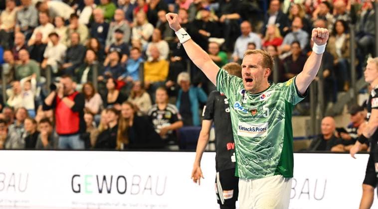 04.10.2025 - Handball - 1. Bundesliga DAIKIN HBL - Saison 2025 2026 - 07. Spieltag: HC Erlangen Metropolregion Nürnberg HCE - Füchse Berlin - - xwoxzix - Max Darj (5, Füchse Berlin ) ballt Faust Fäuste - Jubel Freude