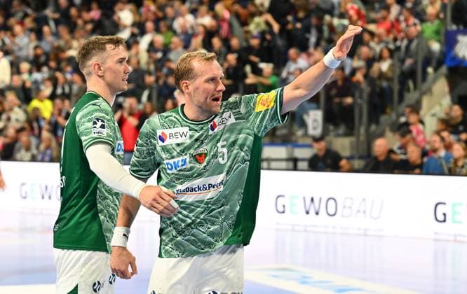 04 10 2025 Handball 1 Bundesliga DAIKIN HBL Season 2025 2026 07 Matchday HC Erlangen Metropolregion Nuremberg HCE Füchse Berlin xwoxzix Lasse Bredekjaer Andersson 11, Füchse Berlin Max Darj 5, Füchse Berlin Cheers of joy at the end of the match