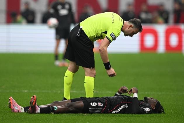 Galatasaray v Besiktas - Turkish Super Lig ISTANBUL, TURKIYE - OCTOBER 4: Tammy Abraham (9) of Besiktas on the ground during Turkish Super Lig week 8 football match between Galatasaray and Besiktas at RAMS Park in Istanbul, Turkiye on October 4, 2025. Ahmet Okatali Anadolu Istanbul Turkey. Editorial use only. Please get in touch for any other usage.  Copyright: x2025xAnadoluxAhmetxOkatalix