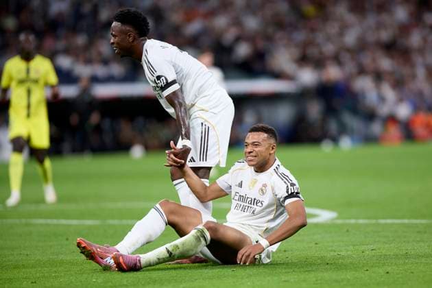 October 4, 2025, Madrid, Madrid, Spain: Kylian Mbappe and Vinicius Jr of Real Madrid CF during La Liga football match between Real Madrid CF v Villareal CF at Santiago Bernabeu Stadium in Madrid, Spain, October 4, 2025 Madrid Spain - ZUMAa206 20251004_zsp_a206_037 Copyright: xRubenxAlbarranx