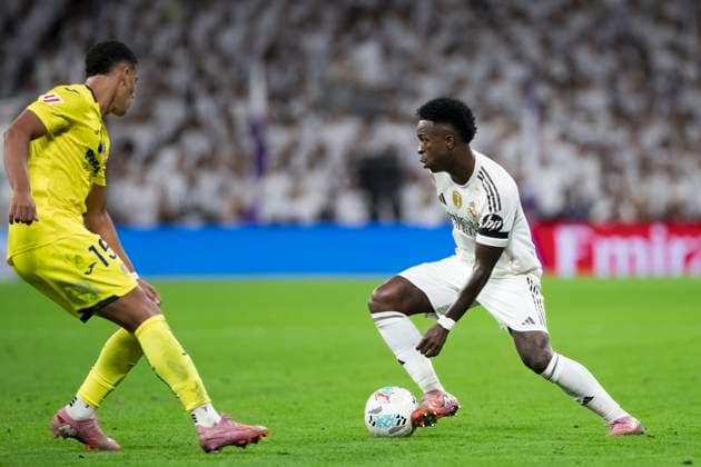 LA LIGA EA Sports - Real Madrid vs Villarreal MADRID, SPAIN - October 4: Vinicius Jr of Real Madrid in action during the La Liga 2025 26 match between Real Madrid and Villarreal at Santiago Bernabeu Stadium. (Photo by Guille Martinez f22photo) Madrid Santiago Bernabeu Stadium Spain Copyright: xGuillermoxMartinezx