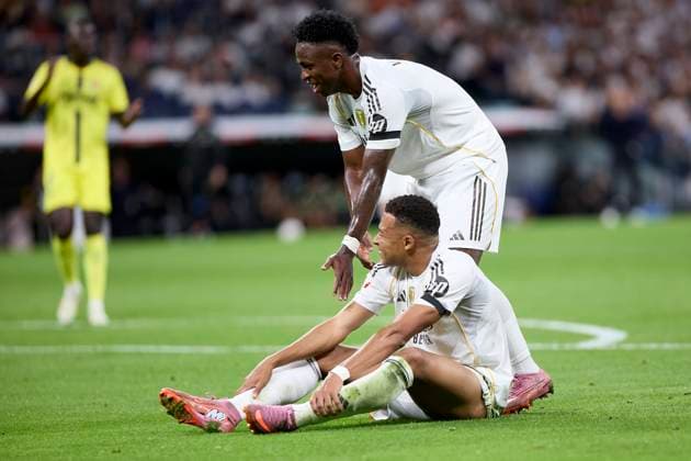 October 4, 2025, Madrid, Madrid, Spain: Kylian Mbappe and Vinicius Jr of Real Madrid CF during La Liga football match between Real Madrid CF v Villareal CF at Santiago Bernabeu Stadium in Madrid, Spain, October 4, 2025 Madrid Spain - ZUMAa206 20251004_zsp_a206_039 Copyright: xRubenxAlbarranx