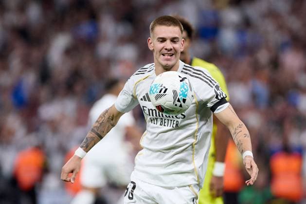 Franco Mastantuono of Real Madrid CF celebrating goal of Vinicius Jr of Real Madrid CF Real Madrid v Villarreal, La Liga, Football, Estadio Santiago Bernabu, Madrid, Spain - 04 Oct 2025Madrid Estadio Santiago Bernabu Spain EDITORIAL USE ONLY No use with unauthorised audio, video, data, fixture lists, club league logos or live services. Online in-match use limited to 120 images, no video emulation. No use in betting, games or single club league player publications. Copyright: xRubenxAlbarran Shutterstockx 15516230bi