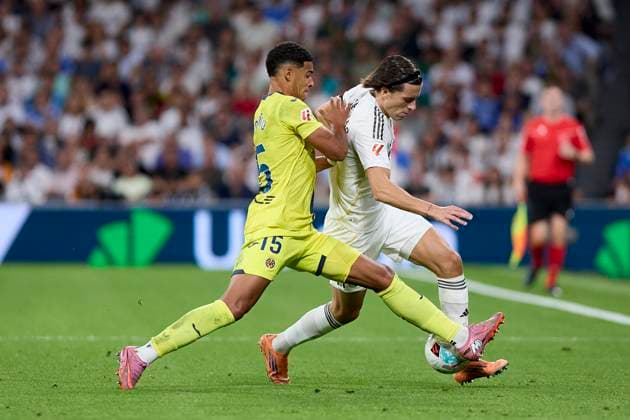 October 4, 2025, Madrid, Madrid, Spain: Alvaro Fernandez Carreras of Real Madrid CF and Alvaro MourioÂ±o of Villarreal CF during La Liga football match between Real Madrid CF v Villareal CF at Santiago Bernabeu Stadium in Madrid, Spain, October 4, 2025 Madrid Spain - ZUMAa206 20251004_zsp_a206_052 Copyright: xRubenxAlbarranx
