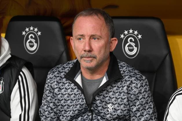 Galatasaray v Besiktas - Turkish Super Lig ISTANBUL, TURKIYE - OCTOBER 04: Head coach Sergen Yalcin of Besiktas during Turkish Super Lig match between Galatasaray and Besiktas at RAMS Park in Istanbul, Turkiye on October 04, 2025. Ahmet Okatali Anadolu Istanbul Turkey. Editorial use only. Please get in touch for any other usage.  Copyright: x2025xAnadoluxAhmetxOkatalix