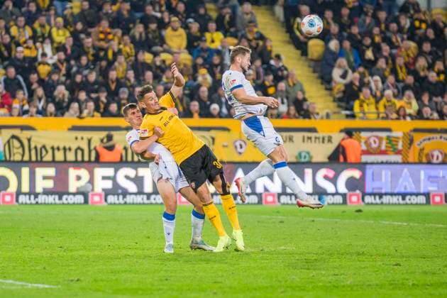 04 10 2025, xomx, Fußball 2 Bundesliga, Dynamo Dresden Karlsruher SC v l jubelt, Torjubel, Tor, Goal, Jubel, Freude, freuen zum 3 3 Stefan Kutschke Dynamo Dresden , Christoph Kobald Karlsruher SC DFL DFB REGULATIONS PROHIBIT ANY USE OF PHOTOGRAPHS as IMAGE SEQUENCES and or QUASI VIDEO Dresden