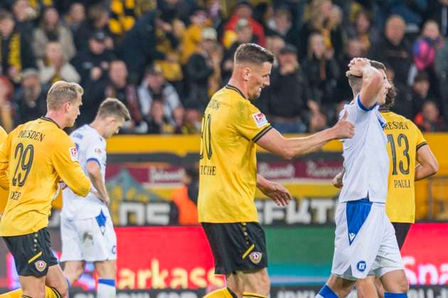 04 10 2025, xomx, Fußball 2 Bundesliga, Dynamo Dresden Karlsruher SC v l jubelt, Torjubel, Tor, Goal, Jubel, Freude, freuen zum 3 3 Lukas Böder Dynamo Dresden , Stefan Kutschke Dynamo Dresden DFL DFB REGULATIONS PROHIBIT ANY USE OF PHOTOGRAPHS as IMAGE SEQUENCES and or QUASI VIDEO Dresden