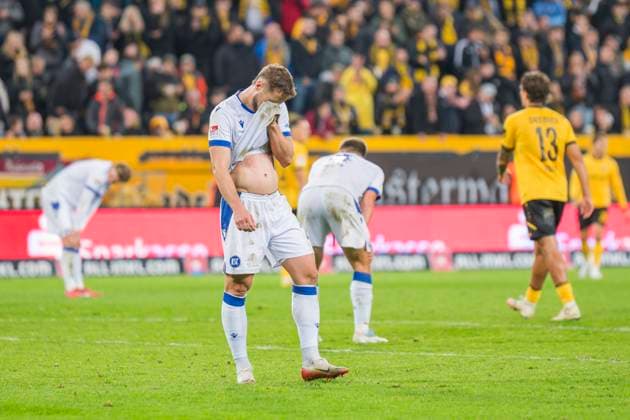 04 10 2025, xomx, Soccer 2 Bundesliga, Dynamo Dresden Karlsruher SC v l Trauer KSC DFL DFB REGULATIONS PROHIBIT ANY USE OF PHOTOGRAPHS as IMAGE SEQUENCES and or QUASI VIDEO Dresden