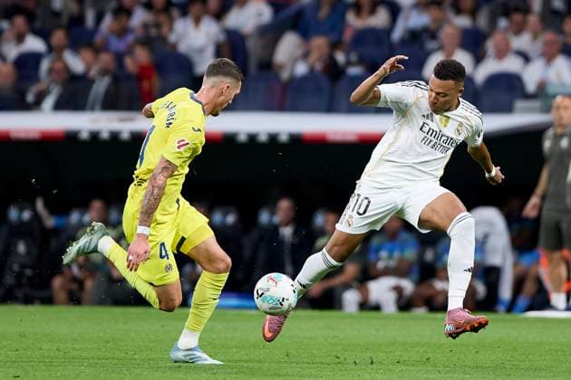 October 4, 2025, Madrid, Madrid, Spain: Kylian Mbappe of Real Madrid CF and Rafa Marin of Villarreal CF during La Liga football match between Real Madrid CF v Villareal CF at Santiago Bernabeu Stadium in Madrid, Spain, October 4, 2025 Madrid Spain - ZUMAa206 20251004_zsp_a206_077 Copyright: xRubenxAlbarranx