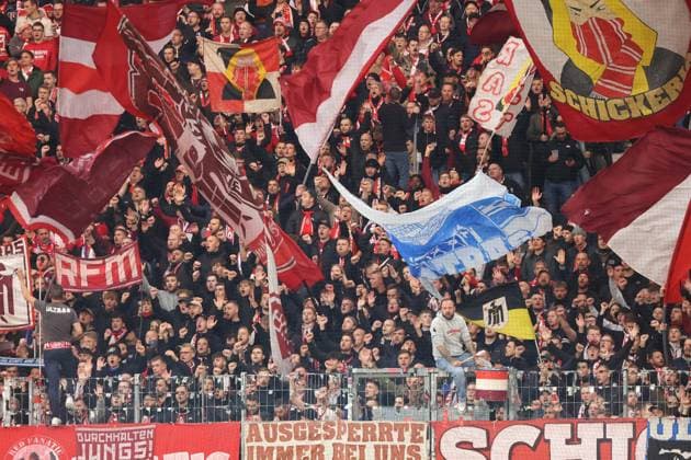 Fans , Eintracht Frankfurt-Bayern München , Bundesliga , Fußball , in den Deutsche Bank Park Stadion, in Frankfurt am Main , Hessen , Deutschland. Oktober 04, 2025 . Photo by: Davide Elias IPA Photo Pressefoto DENL Copyright: xDavidexEliasx