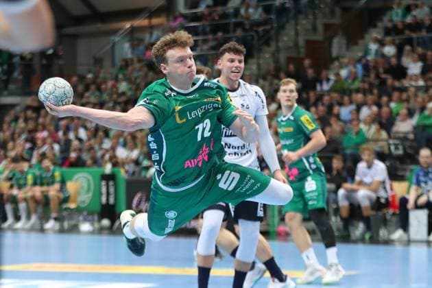 Handball DAIKIN HBL SC DHfK Leipzig SG Flensburg Handewitt 04 10 2025 Tim Hertzfeld 72, SC DHfK Leipzig throwing Handball, DAIKIN HBL, 1 Bundesliga, Season 2025 2026, Matchday 7 SC DHfK Leipzig vs SG Flensburg Handewitt on 04 10 2025 at Quarterback Immobilien Arena Leipzig Copyright: xBEAUTIFULxSPORTS JanxKaeferx