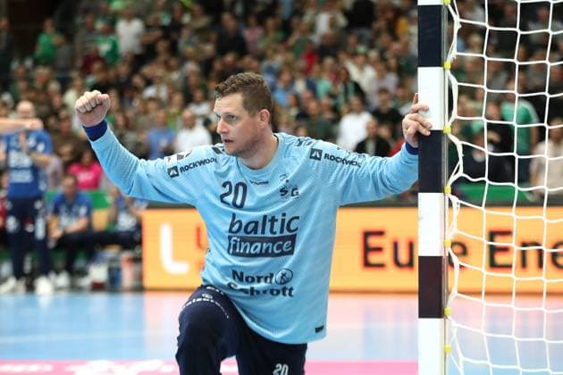 Handball DAIKIN HBL SC DHfK Leipzig SG Flensburg Handewitt 04 10 2025 Goalkeeper Kevin Möller 20, SG Flensburg Handewitt with winning fist Handball, DAIKIN HBL, 1 Bundesliga, Saison 2025 2026, 7 Spieltag SC DHfK Leipzig vs SG Flensburg Handewitt am 04 10 2025 in der Quarterback Immobilien Arena Leipzig Copyright: xBEAUTIFULxSPORTS JanxKaeferx