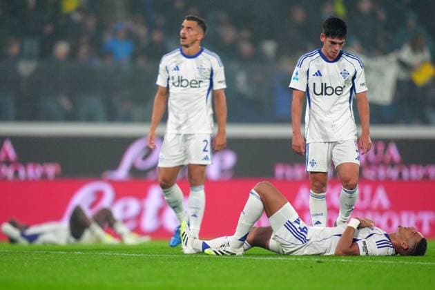 Como s Diego Carlos during the Serie A soccer match between Atalanta and Como at New Balance Stadium in Bergamo , north Italy - Saturday , October 04 , 2025. - Soccer .  Copyright: xSpada LaPressex