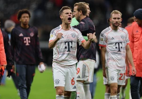 04 10 2025, Soccer Bundesliga, Eintracht Frankfurt FC Bayern München, v l , Aleksandar Pavlovic FC Bayern München jubilant jubilant jubilant jubilant DFL DFB REGULATIONS PROHIBIT ANY USE OF PHOTOGRAPHS AS IMAGE SEQUENCES AND OR QUASI VIDEO xdcx Copyright: HMBxMedia Claus