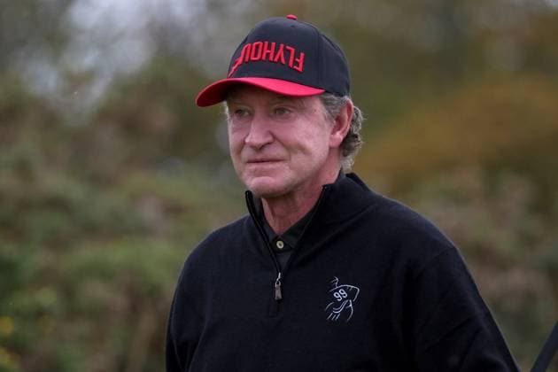 UK: The Alfred Dunhill Links Championship at Kingsbarns Golf Links, St Andrews, Scotland on 03 October 2025: Pictured: Ice hockey, Eishockey legend Wayne Gretzky on the 11th tee during the second round of the Alfred Dunhill Links Championship 2025 at Kingsbarns St Andrews Kingsbarns Golf Links Scotland Copyright: xAlexxToddx