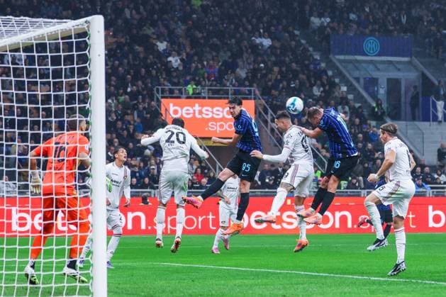 Davide Frattesi of FC Internazionale seen in action during Serie A 2025 26 football match between FC Internazionale and US Cremonese at San Siro Stadium  Copyright: xFabrizioxCarabelli IPAxSportx xipa-agency.netx xx IPA_66150243 IPA_Agency_IPA66150243