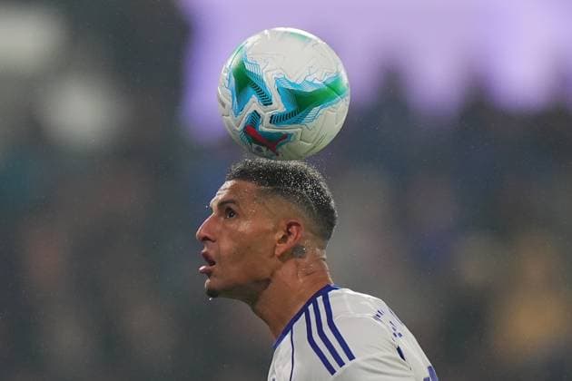 Como s Diego Carlos during the Serie A soccer match between Atalanta and Como at New Balance Stadium in Bergamo , north Italy - Saturday , October 04 , 2025. - Soccer .  Copyright: xSpada LaPressex
