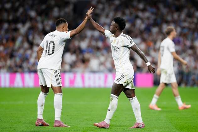 LA LIGA EA Sports - Real Madrid vs Villarreal MADRID, SPAIN - October 4: Kylian Mbappe of Real Madrid and Vinicius Jr of Real Madrid celebrates a goal during the La Liga 2025 26 match between Real Madrid and Villarreal at Santiago Bernabeu Stadium. (Photo by Guille Martinez f22photo) Madrid Santiago Bernabeu Stadium Spain Copyright: xGuillermoxMartinezx