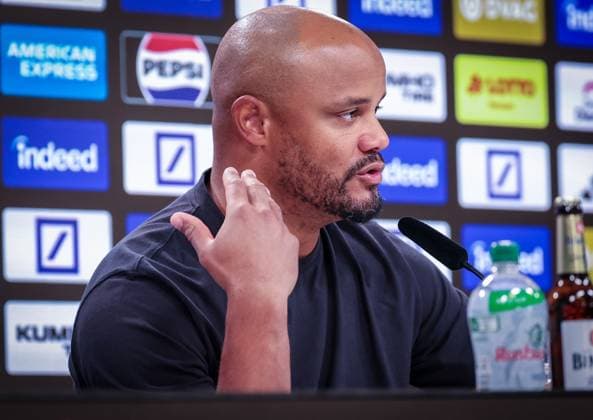 Head coach Vincent Kompany FC Bayern Muenchen at the press conference, Eintracht Frankfurt vs FC Bayern Muenchen, DFL, Bundesliga, Saison 2025 2026, Deutsche Bank Park, Hinrunde, 6 Spieltag, 04 10 2025 DFB regulations prohibit any use of photographs as image sequences and or quasi video Frankfurt Hessen Germany Copyright: xkolbert-press MartinxAgüerax