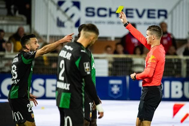 FOOTBALL : AJ Auxerre vs RC Lens - Ligue 1 - JournÃ e 7 - 04 10 2025 Francois Letexier (Arbitre Central) Adrien Thomasson (RC Lens) AuxerreFrance  Copyright: xBaptistexAutissierx