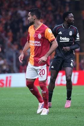 ISTANBUL, TURKEY - OCTOBER 4: Ilkay Gundogan of Galatasaray SK reacts during the Trendyol Turkish Super League match between Galatasaray SK and Besiktas JK at Rams Park Stadium on October 4, 2025 in Istanbul, Turkey. Istanbul Turkey Copyright: xSeskimphotox GSaray-Besiktas41025 (5)