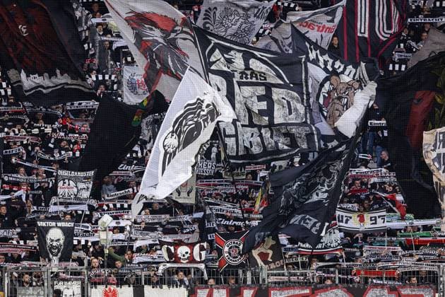 04 10 2025, xovx, Fußball Bundesliga, Eintracht Frankfurt FC Bayern München Fans of Eintracht Frankfurt DFL DFB REGULATIONS PROHIBIT ANY USE OF PHOTOGRAPHS as IMAGE SEQUENCES and or QUASI VIDEO emspor Frankfurt am Main