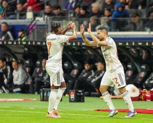 Raphael Guerreiro 22 FC Bayern Muenchen , right, comes in for Serge Gnabry 7 FC Bayern Muenchen , Substitution, Eintracht Frankfurt vs FC Bayern Muenchen, DFL, Bundesliga, Season 2025 2026, Deutsche Bank Park, Hinrunde, 6 Spieltag, 04 10 2025 DFB regulations prohibit any use of photographs as image sequences and or quasi video Frankfurt Hessen Germany Copyright: xkolbert-press MartinxAgüerax