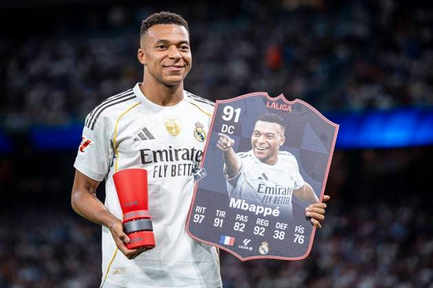 Real Madrid CF™s Kylian Mbappe celebrates the MVP of September during La Liga match. October 4, 2025. (2025100451)