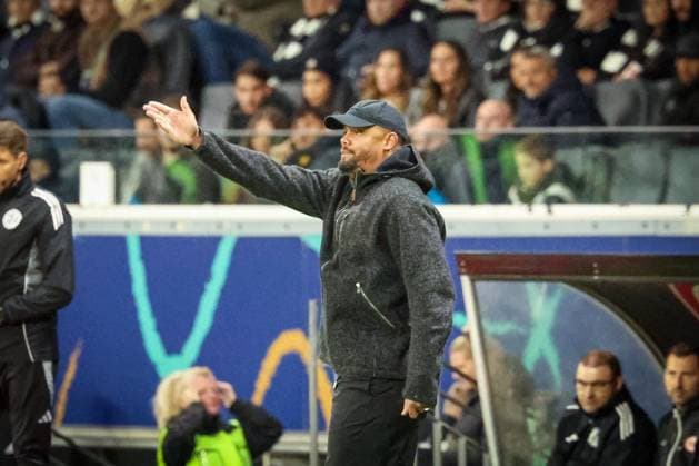 Head coach Vincent Kompany FC Bayern Muenchen gesticulates, Eintracht Frankfurt vs FC Bayern Muenchen, DFL, Bundesliga, Season 2025 2026, Deutsche Bank Park, Hinrunde, 6 Spieltag, 04 10 2025 DFB regulations prohibit any use of photographs as image sequences and or quasi video Frankfurt Hessen Germany Copyright: xkolbert-press MartinxAgüerax