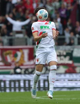 04 10 2025, 1 Bundesliga , FC Augsburg vs VfL Wolfsburg, WWK Arena Augsburg , Soccer, Sports, in the picture Mert Koemuer FC Augsburg