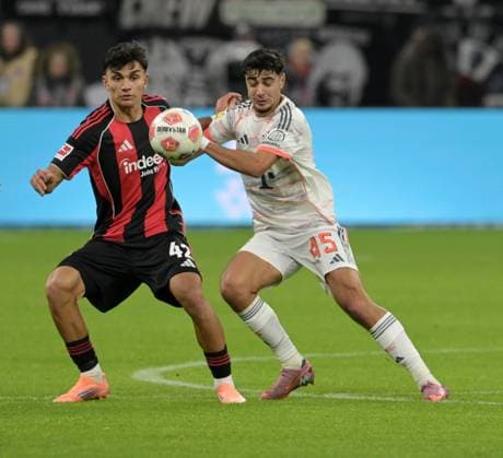 Aleksandar Pavlovic Re Against Can Uzun photographed at the soccer Bundesliga match Eintracht Frankfurt against FC Bayern Munich on 4 10 2025 in Frankfurt DFL DFB REGULATIONS PROHIBIT ANY USE OF PHOTOGRAPHS as IMAGE SEQUENCES and or QUASI VIDEO