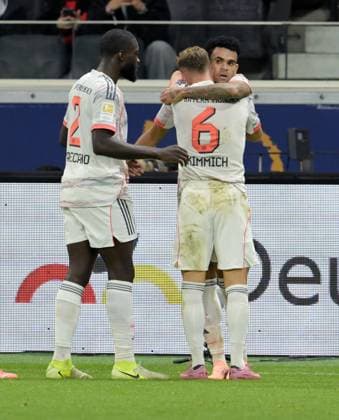 Luis Diaz celebrates after his goal to 3 0 with Harry Kane and team photographed at the soccer Bundesliga match Eintracht li vs Arthur Teathe Frankfurt vs FC Bayern Munich on 4 10 2025 in Frankfurt DFL DFB REGULATIONS PROHIBIT ANY USE OF PHOTOGRAPHS as IMAGE SEQUENCES and or QUASI VIDEO