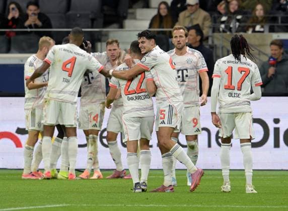 Luis Diaz celebrates after his goal to 3 0 with Harry Kane and team photographed at the soccer Bundesliga match Eintracht li vs Arthur Teathe Frankfurt vs FC Bayern Munich on 4 10 2025 in Frankfurt DFL DFB REGULATIONS PROHIBIT ANY USE OF PHOTOGRAPHS as IMAGE SEQUENCES and or QUASI VIDEO