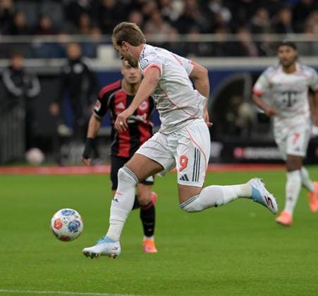 Harry Kane photographed at the soccer Bundesliga match Eintracht li vs Arthur Teathe Frankfurt vs FC Bayern Munich on 4 10 2025 in Frankfurt DFL DFB REGULATIONS PROHIBIT ANY USE OF PHOTOGRAPHS as IMAGE SEQUENCES and or QUASI VIDEO