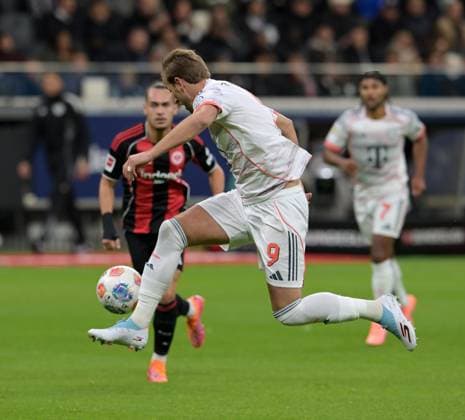 Harry Kane photographed at the soccer Bundesliga match Eintracht li vs Arthur Teathe Frankfurt vs FC Bayern Munich on 4 10 2025 in Frankfurt DFL DFB REGULATIONS PROHIBIT ANY USE OF PHOTOGRAPHS as IMAGE SEQUENCES and or QUASI VIDEO