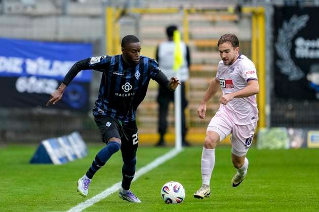 v li Adama Diakhaby SVWM, 27 , Lars Kehl Osnabrück, 18 , duel, duel, tackle, tackling, dynamics, action, action, 04 10 2025, Mannheim Germany , Football, 3 Liga, SV Waldhof Mannheim VfL Osnabrück, DFB DFL REGULATIONS PROHIBIT ANY USE OF PHOTOGRAPHS AS IMAGE SEQUENCES AND OR QUASI VIDEO xozx