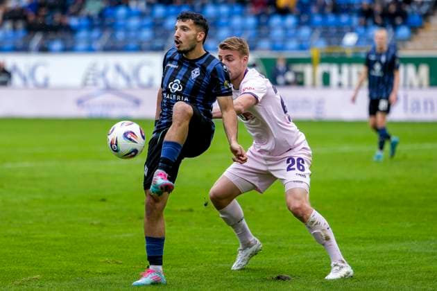 v li Arianit Ferati SVWM, 10 , Fridolin Wagner Osnabrück, 26 , duel, duel, tackle, tackling, dynamics, action, action, 04 10 2025, Mannheim Germany , Football, 3 Liga, SV Waldhof Mannheim VfL Osnabrück, DFB DFL REGULATIONS PROHIBIT ANY USE OF PHOTOGRAPHS AS IMAGE SEQUENCES AND OR QUASI VIDEO xozx