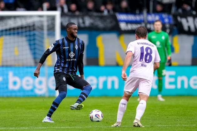 v li Adama Diakhaby SVWM, 27 , Lars Kehl Osnabrück, 18 , Action, Action, Game scene, 04 10 2025, Mannheim Germany , Soccer, 3 Liga, SV Waldhof Mannheim VfL Osnabrück, DFB DFL REGULATIONS PROHIBIT ANY USE OF PHOTOGRAPHS AS IMAGE SEQUENCES AND OR QUASI VIDEO xozx